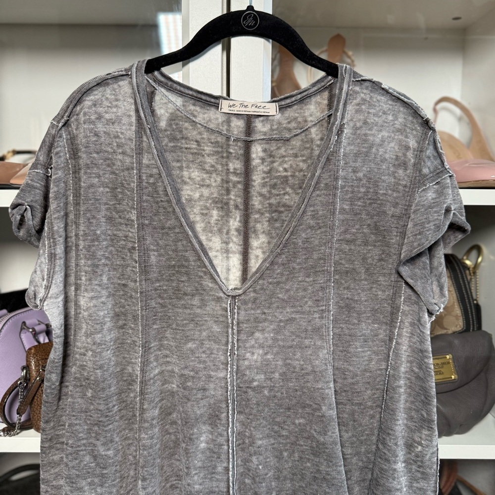 Free People Sammie V-Neck Short Sleeve T-Shirt in Washed Gray Size Small - Picture 4 of 6